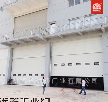 优泰工业门厂家 直供工业提升门 电动提升门 垂直提升门