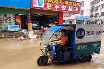 别催快递！12省区市有大到暴雨，快递小哥在路上...