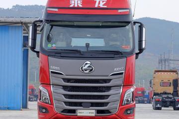 大排量大马力，近距离一睹乘龙H7 LNG牵引车