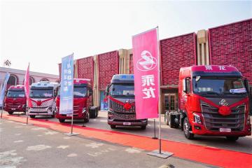 订车50台！乘龙之夜引领乌鲁木齐卡友创富潮流