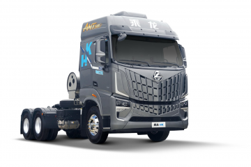 “神仙打架”中胜出！乘龙HK LNG牵引车荣获年度品质引领奖