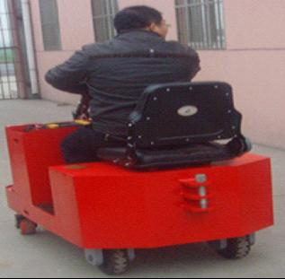 电瓶牵引车