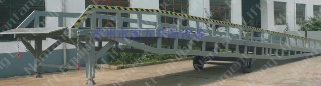 特殊加长移动式液压登车桥 
